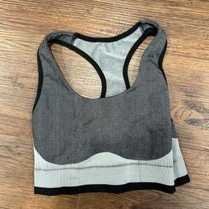 never worn seamless sports bra